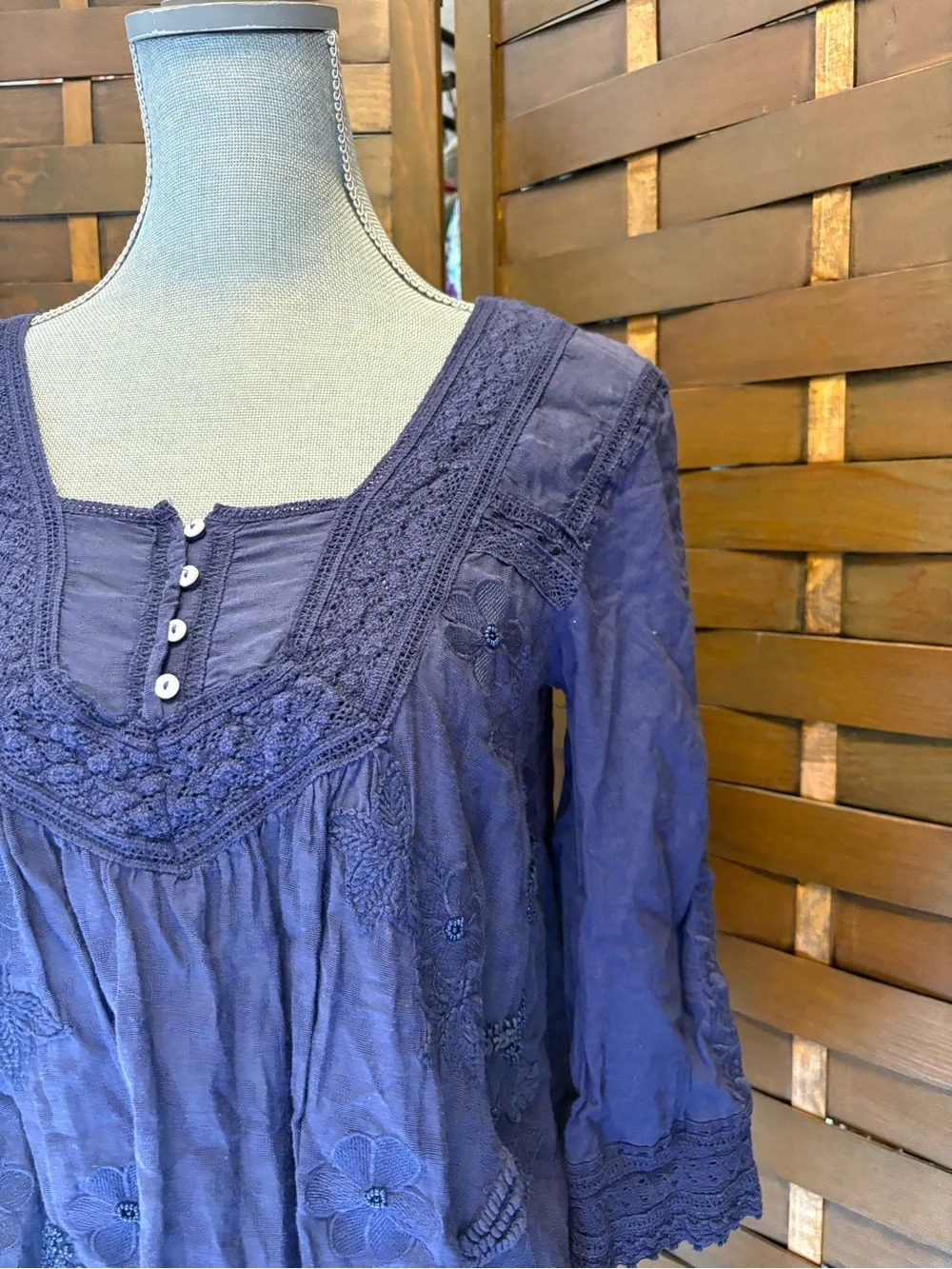 Anthropologie Vanessa Virginia women’s collaged lace top blouse navy blue size 6